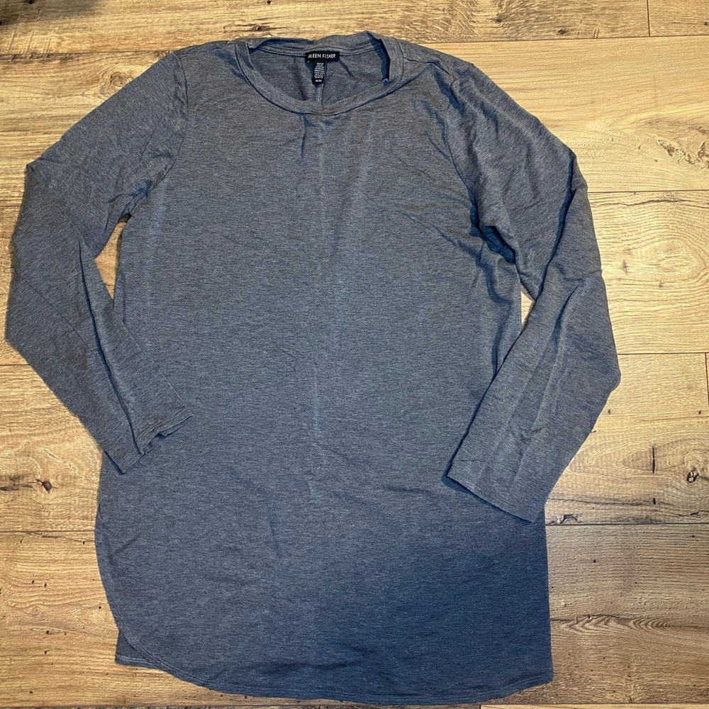 Eileen Fisher gray long-sleeve, curve-hem henley shirt Size M